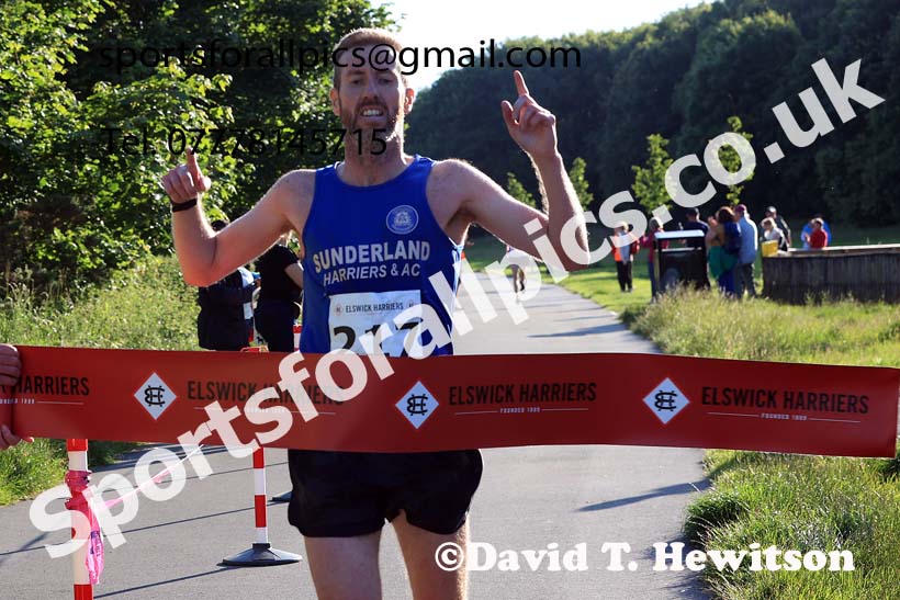 The 2024 Elswick Harriers Newburn River Run, Newcastle upon Tyne.  Photo: David T. Hewitson/Sports for All Pics